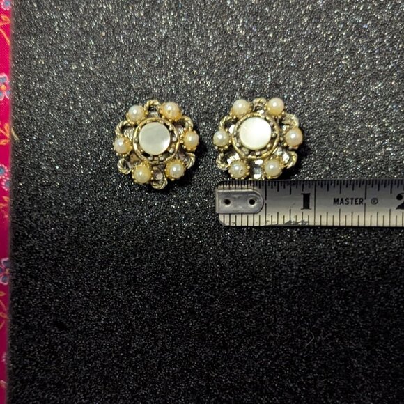 Vintage Estate Statement Earrings Faceted Faux Pearl MCM Round Cluster Gold Tone - Picture 8 of 10